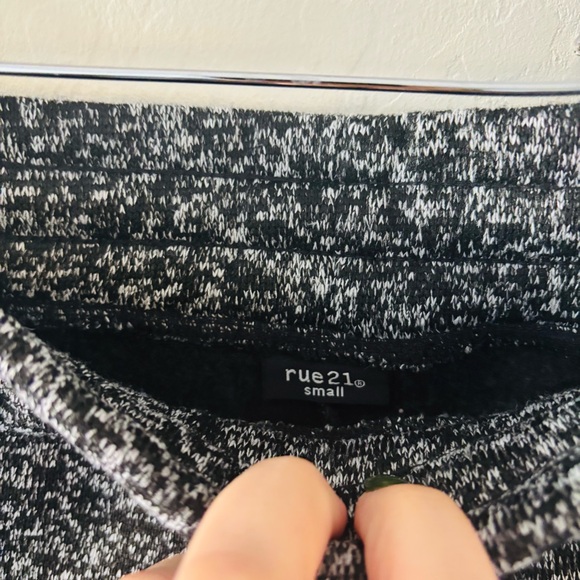 Rue21 Small Men’s Heathered Joggers - Picture 3 of 5